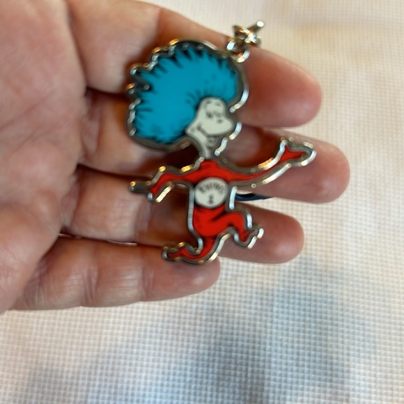 Universal Studios Thing 2 keychain - Picture 2 of 8